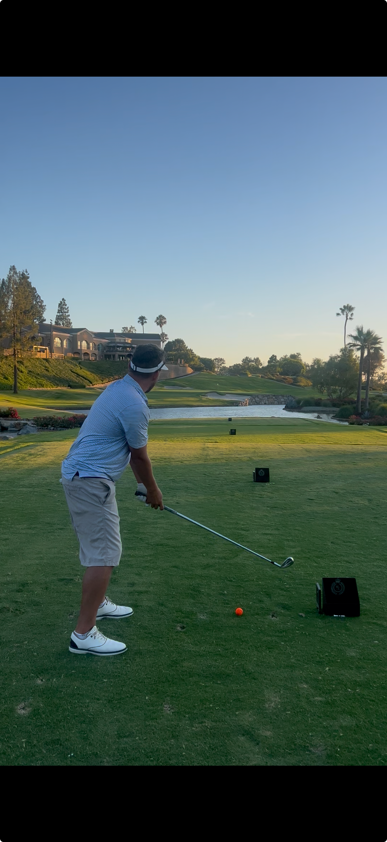 Costa Mesa, clubhouse hole